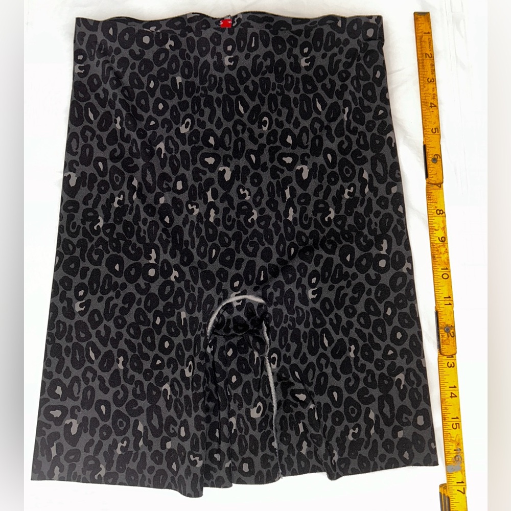 SPANX Shapewear Shorts Sz Medium